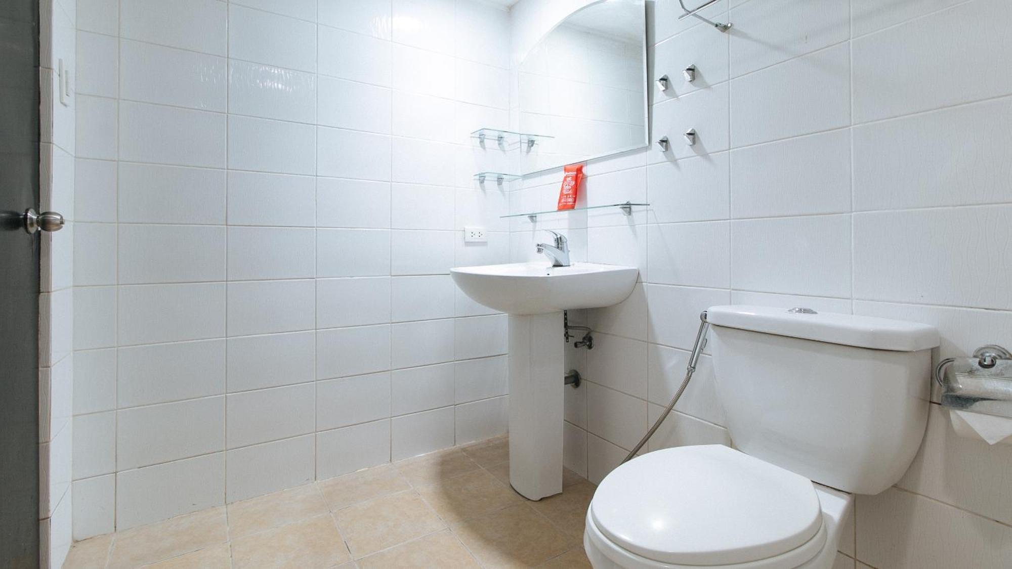 Reddoorz At Dbuilders Rooms Bangkal Makati San Pedro Makati Eksteriør billede
