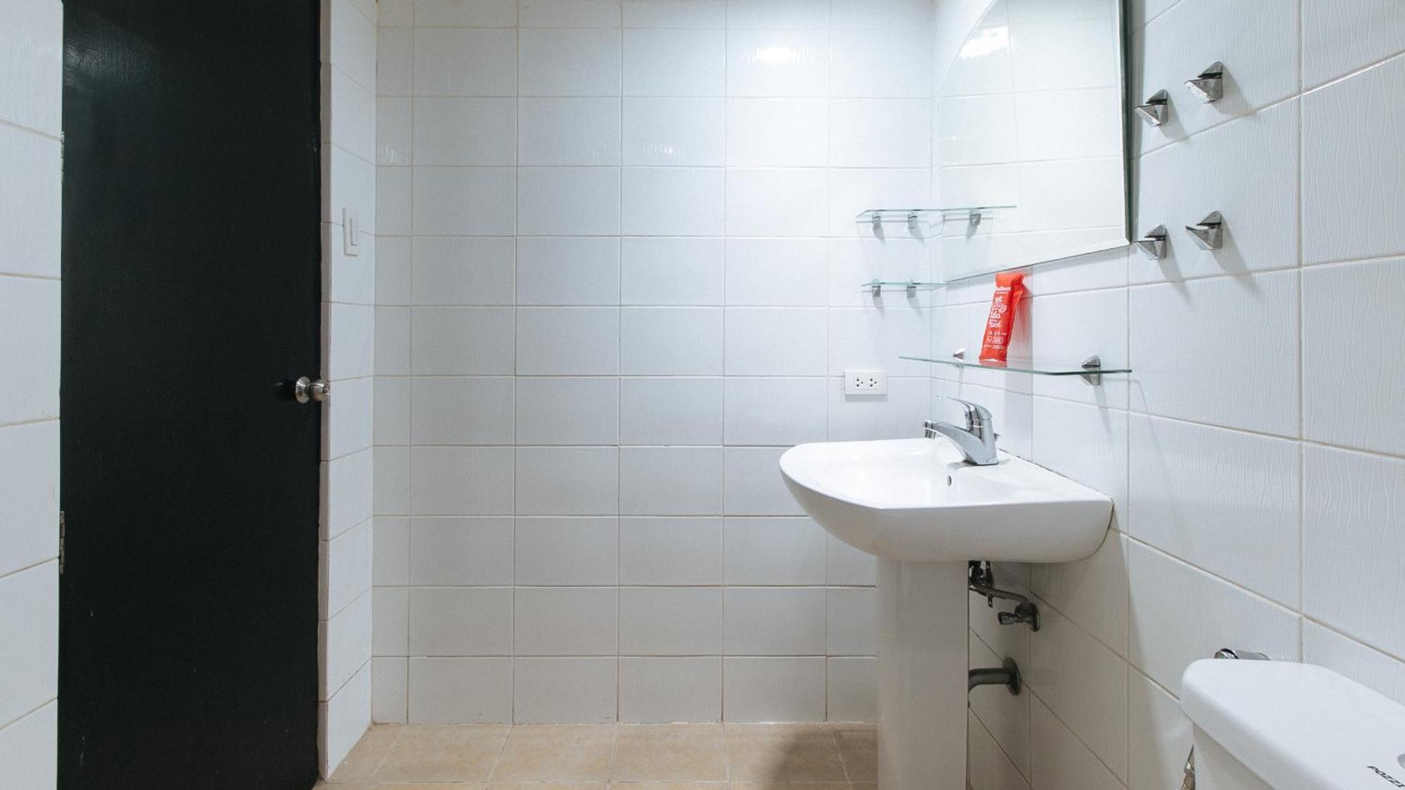 Reddoorz At Dbuilders Rooms Bangkal Makati San Pedro Makati Eksteriør billede
