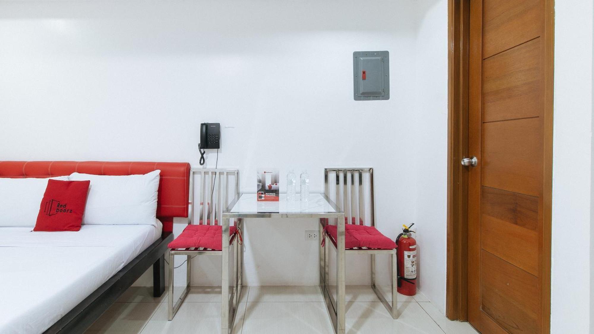 Reddoorz At Dbuilders Rooms Bangkal Makati San Pedro Makati Eksteriør billede